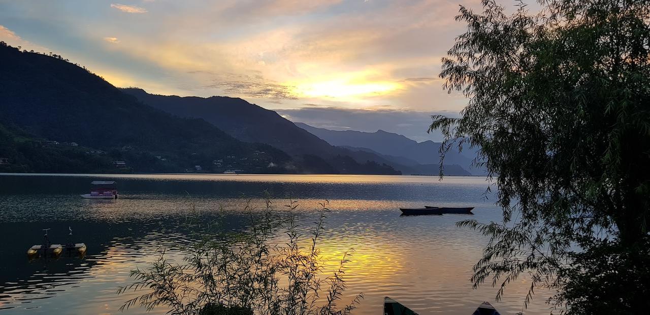 Hotel White Pearl Pokhara Exterior foto