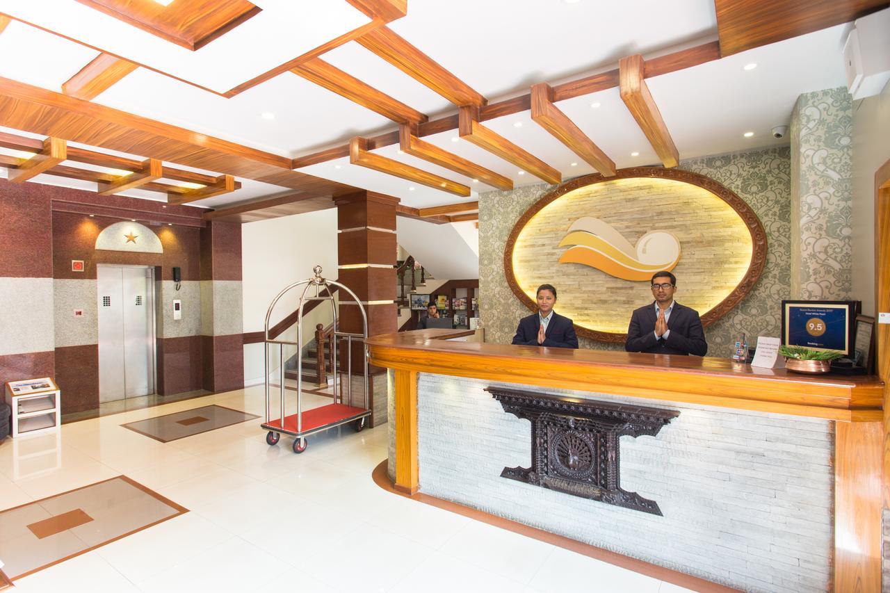 Hotel White Pearl Pokhara Exterior foto
