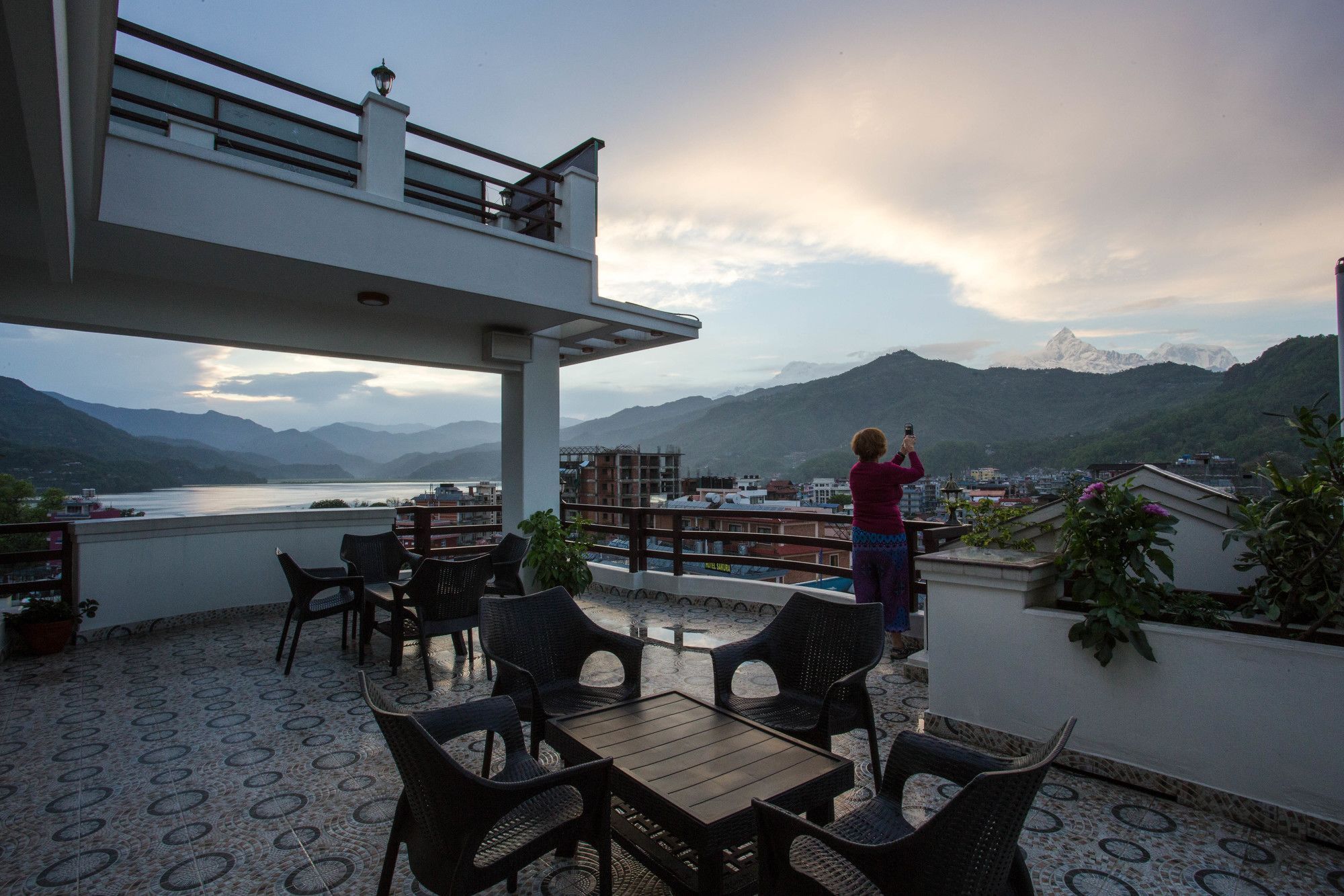 Hotel White Pearl Pokhara Exterior foto