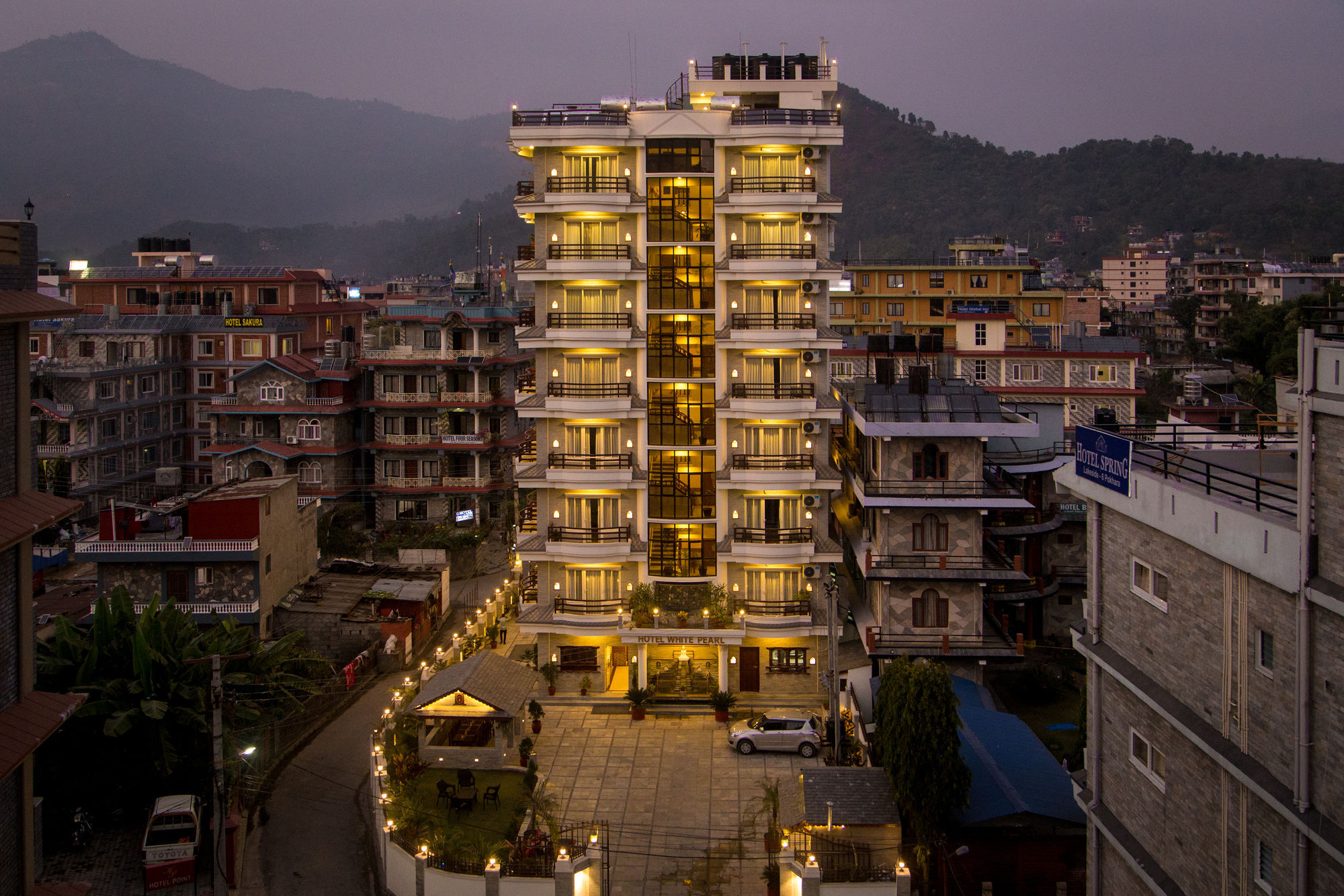 Hotel White Pearl Pokhara Exterior foto